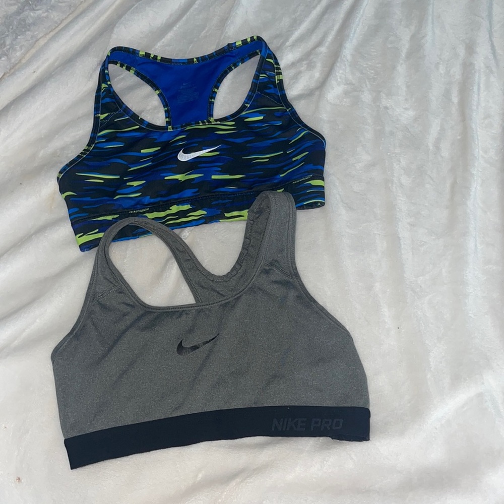 NIKE SPORT BRAS!!